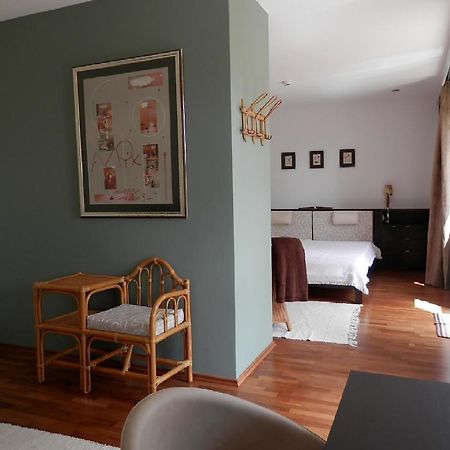 Csiki Apartman بوداورس الغرفة الصورة