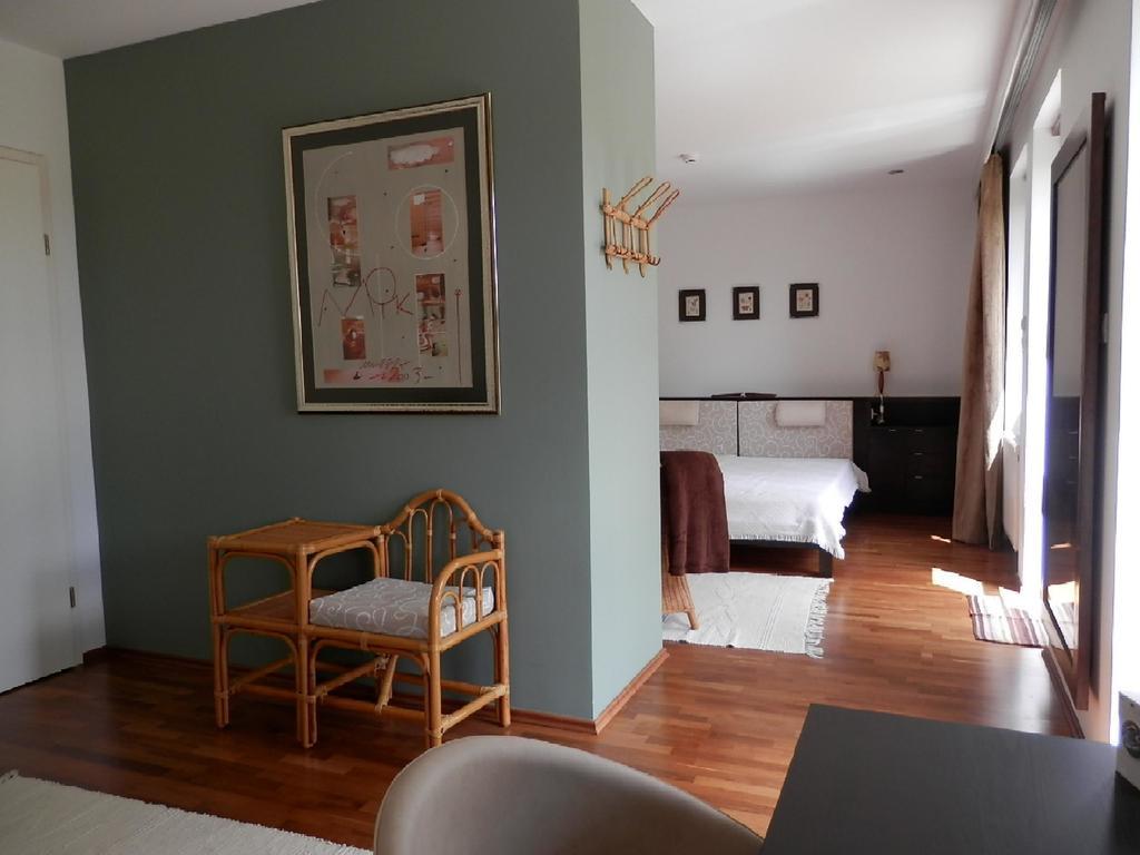 Csiki Apartman بوداورس الغرفة الصورة